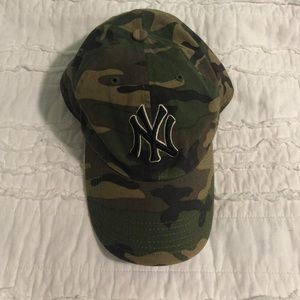 Ladies Camo NY Yankees Fitted Cap!